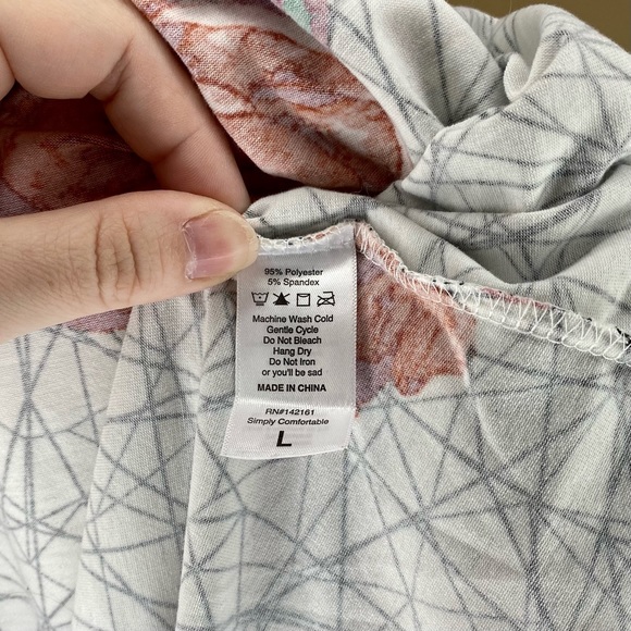 Lularoe Tee - L - White Geo and Floral Print - Picture 4 of 4